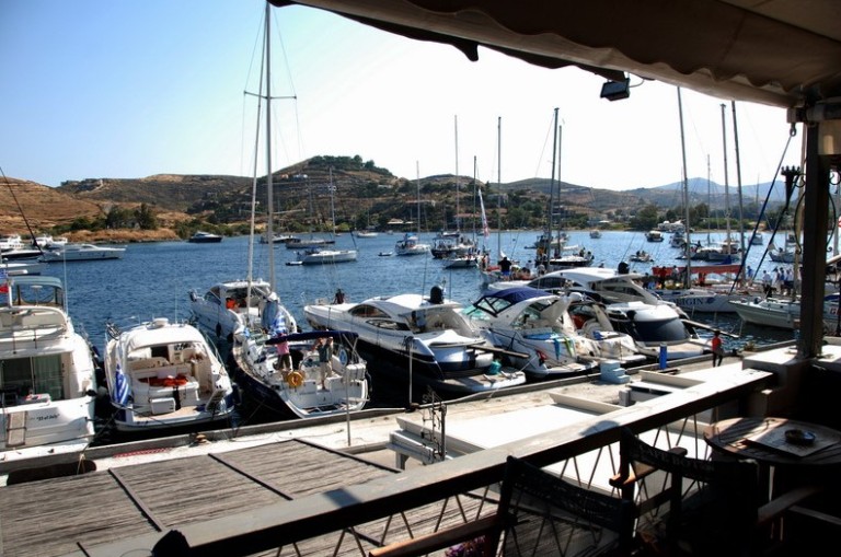 BOTZI CAFE