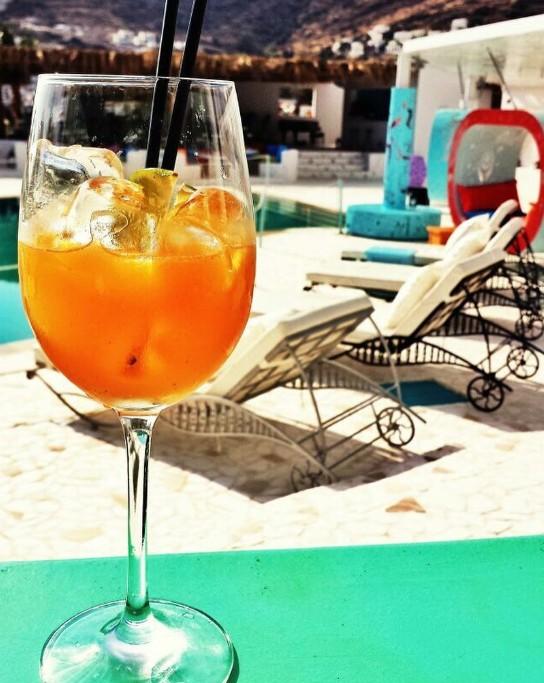 FREE BEACH BAR